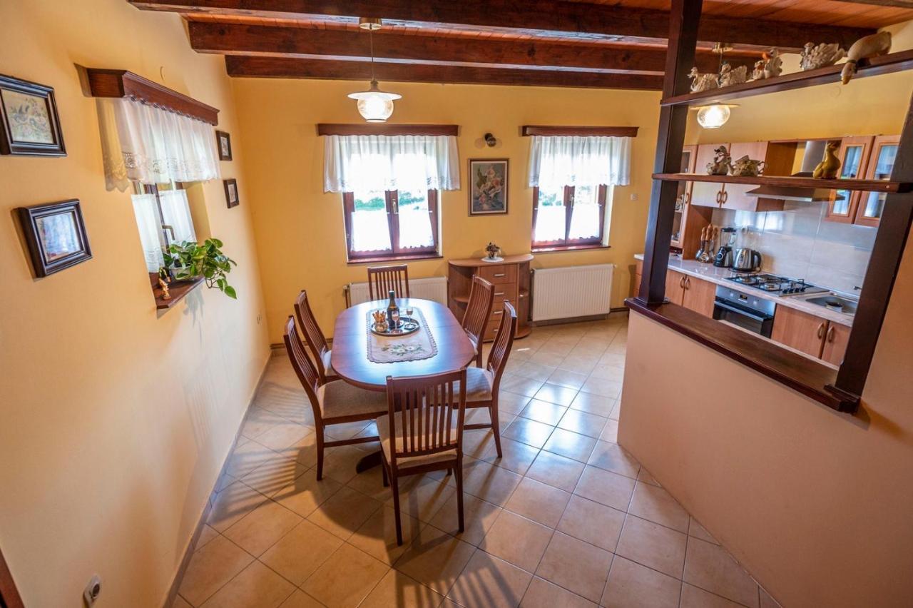 Holiday Home Mare Near River كارلوفاتش المظهر الخارجي الصورة